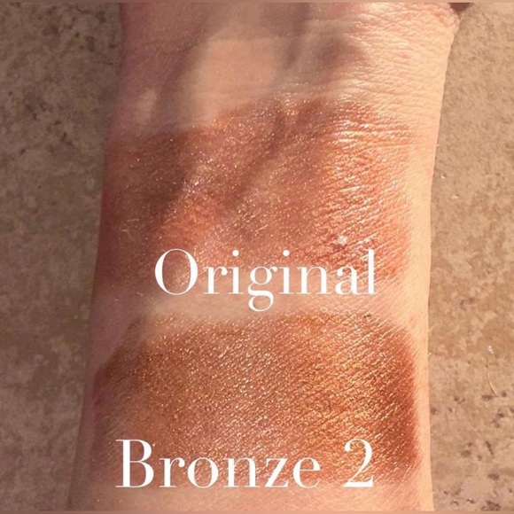 ✨ Moochie Bronzing Serum Stick - Picture 2 of 3